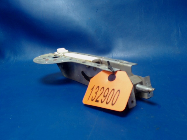 0851781-25 Cessna - LATCH ASSEMBLY NACELLE BAGGAGE DOOR LH